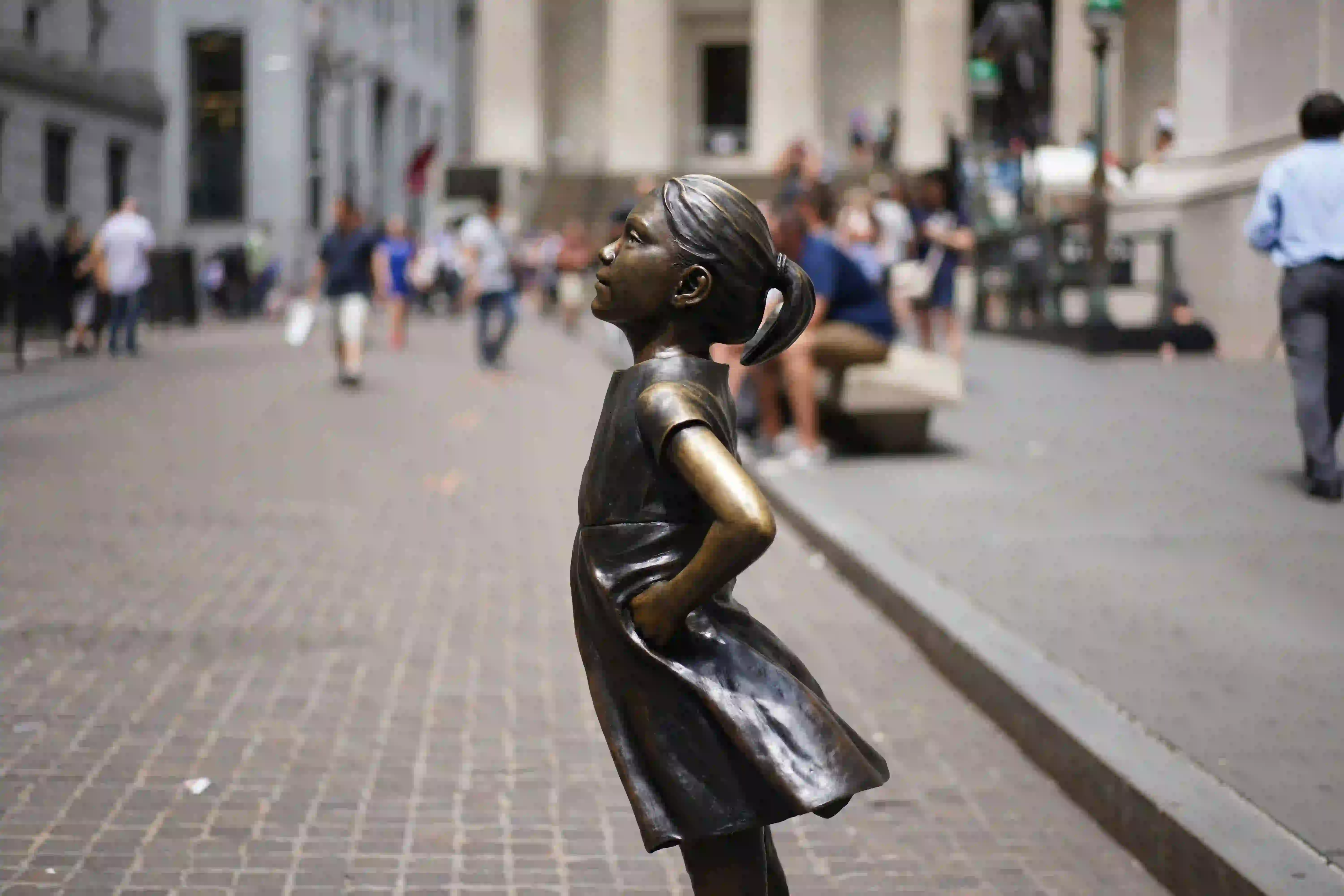 Image of Fearless Girl statue in New York City